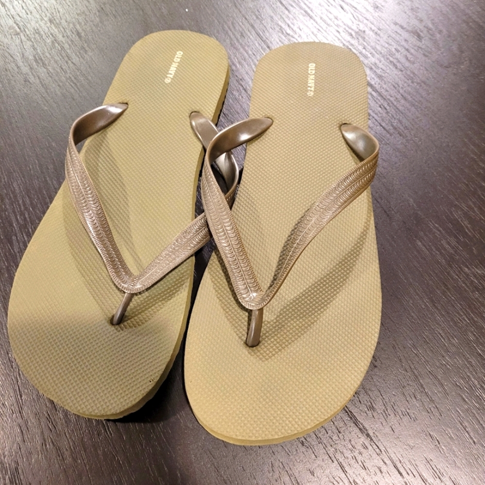 Old Navy Army Green Flip Flops